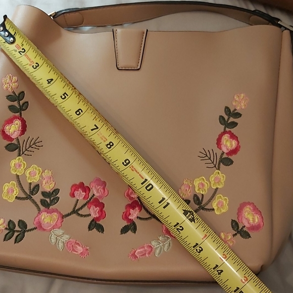 Faux leather flower embroidered handbag - Picture 2 of 6